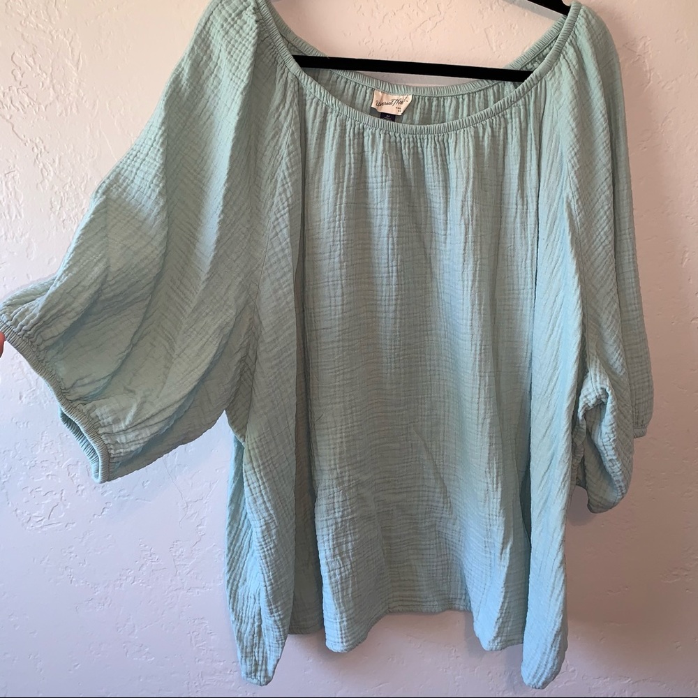 Universal Thread Top